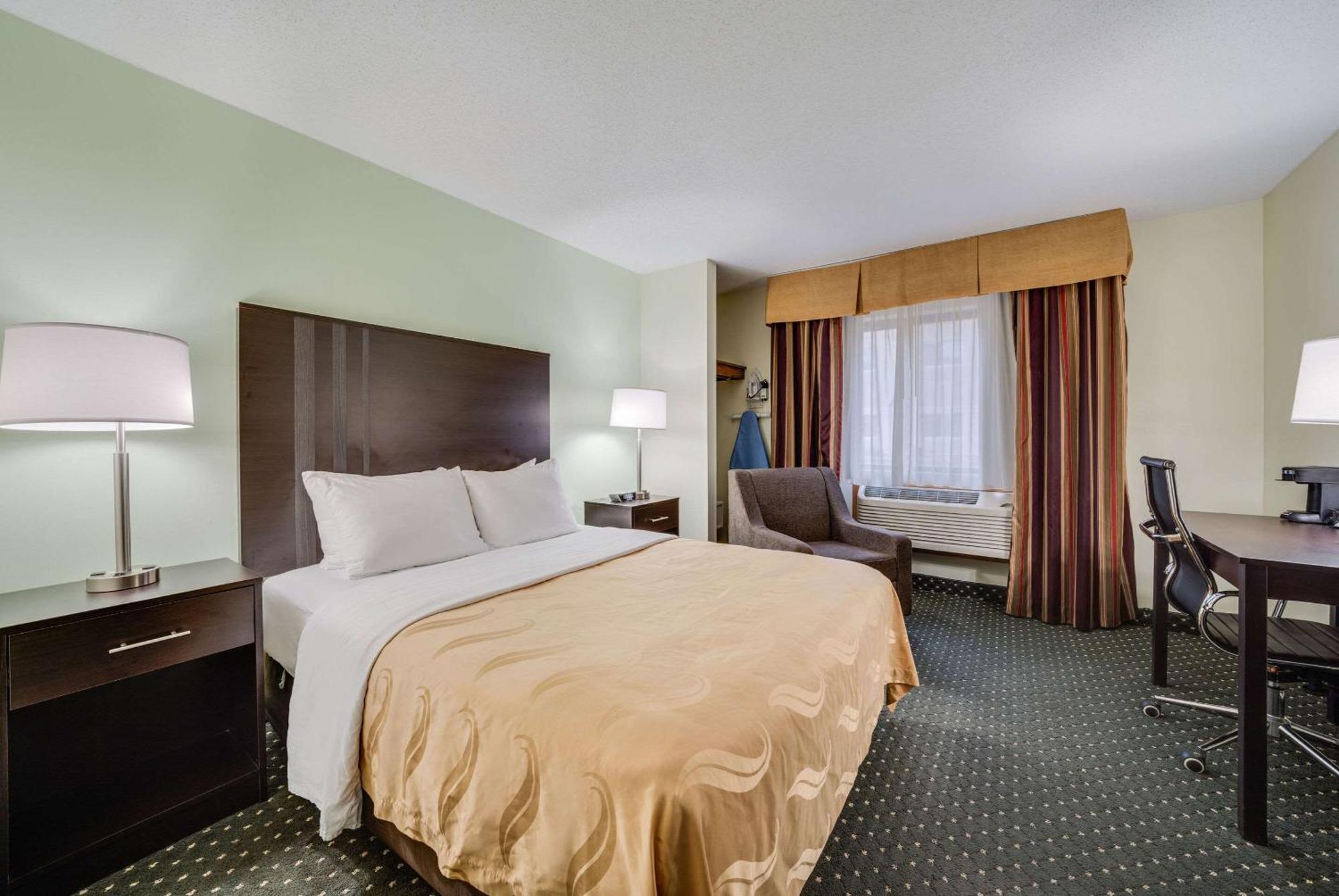 Quality Inn & Suites South Сиукс Фолс Екстериор снимка